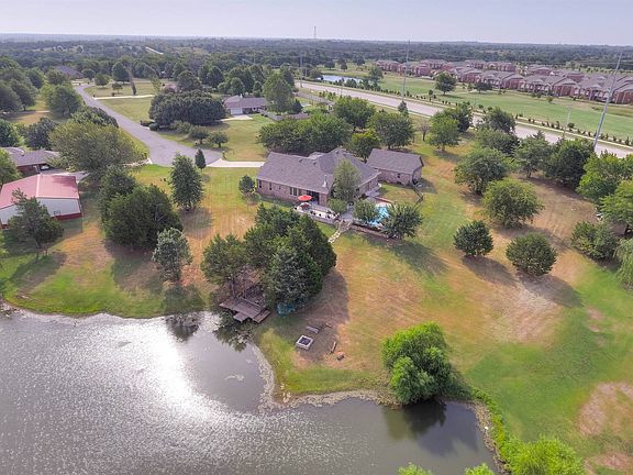 4th image of 2700 Black Locust Ct