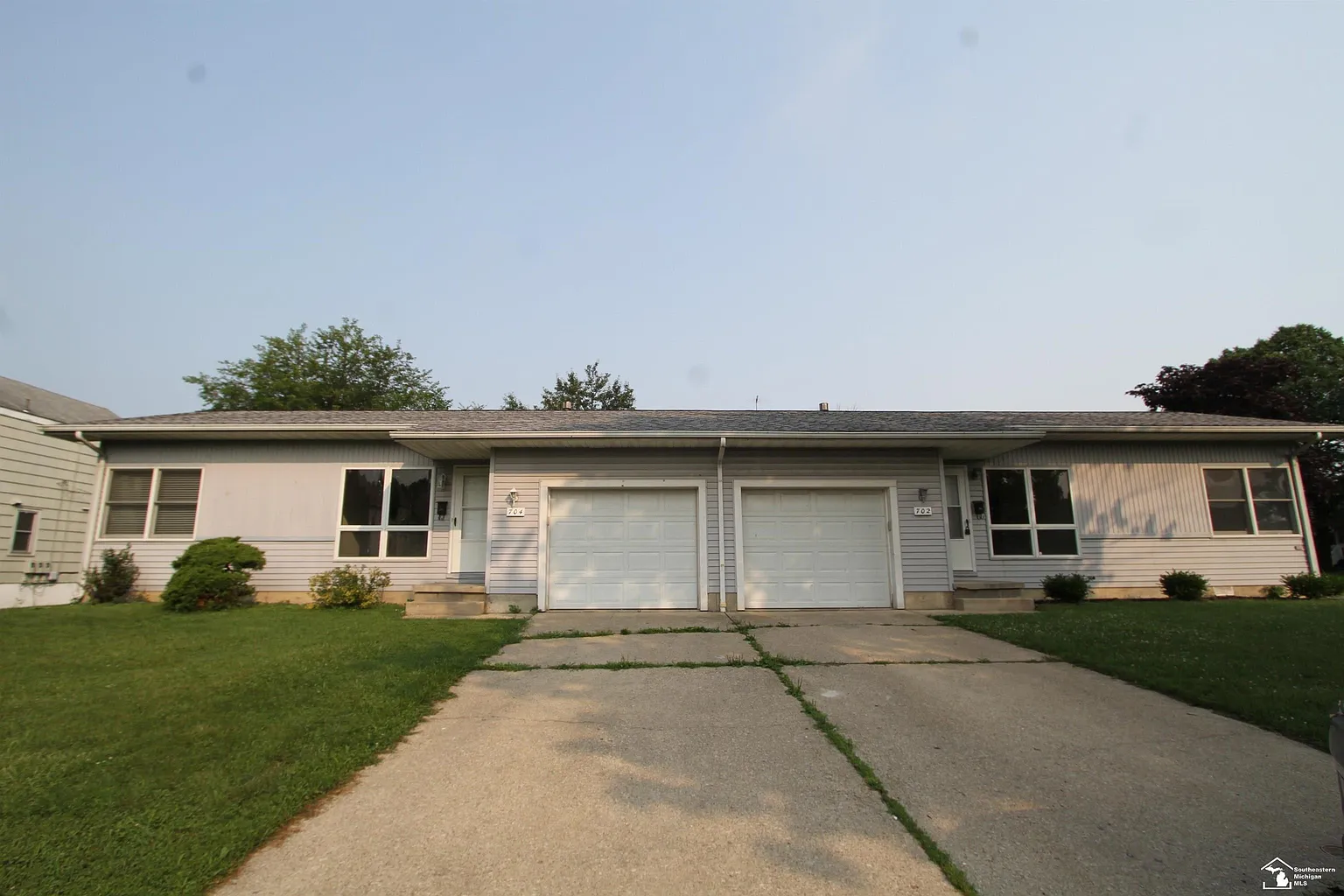 702 Smith St photo 1