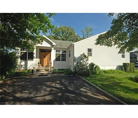 1001 Rock Ave photo 1