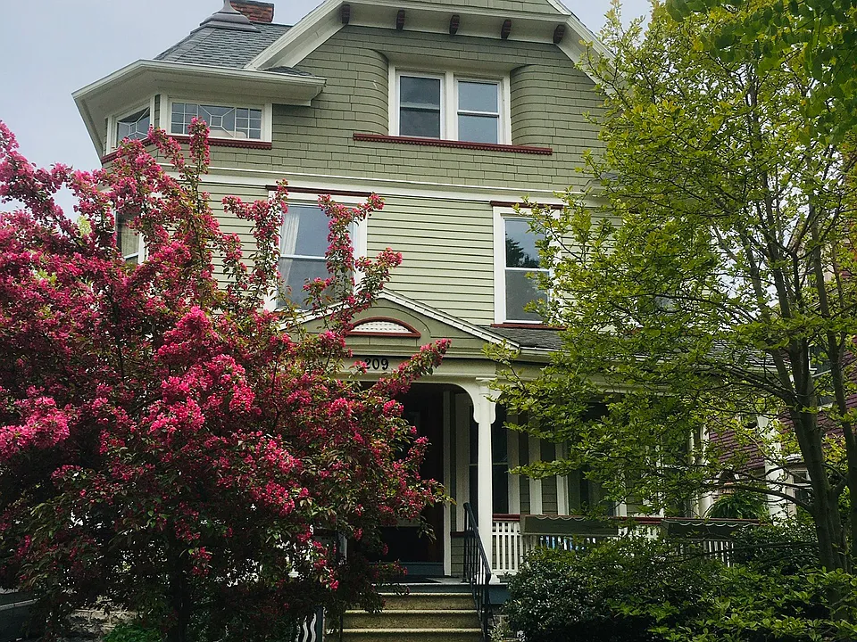 209 Linden St #1