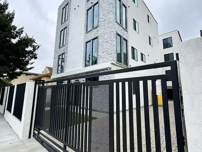 3020 S Normandie Ave — Photo 12