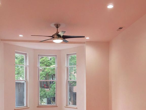 3rd image of 1084 N Marshfield Ave #2F