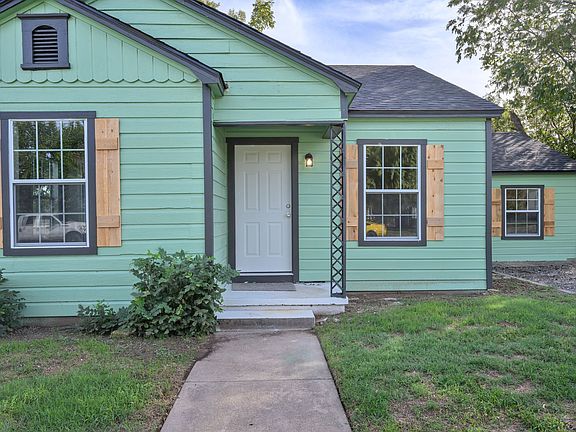 3rd image of 1010 SE 20th St