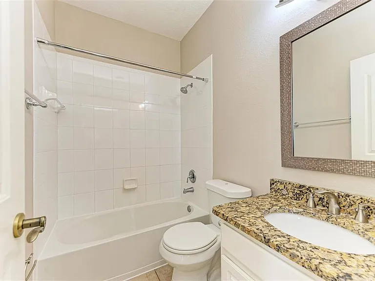 3047 Pointeview Dr — Photo 30