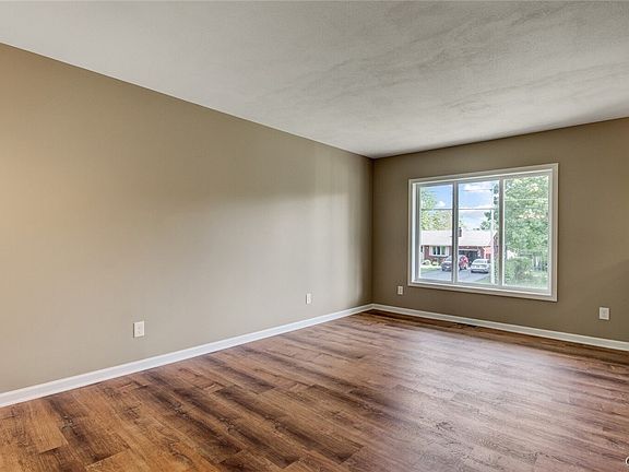 3rd image of 127 Cedarwood Blvd