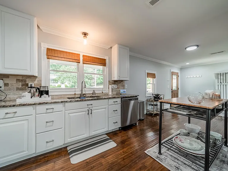 3147 Windsor Dr — Photo 36