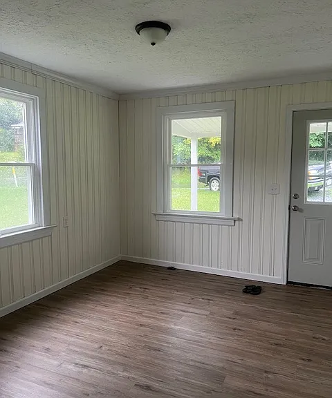 2407 Holliday St — Photo 4