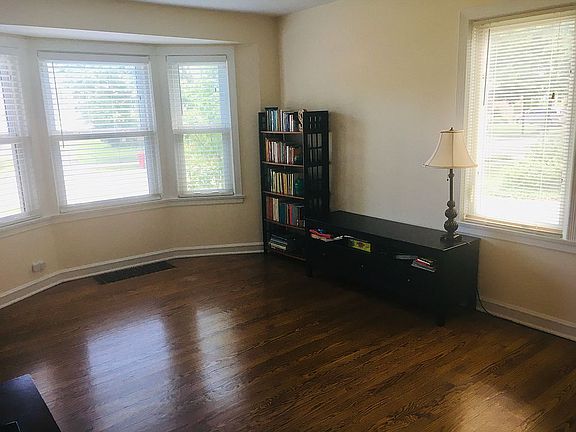 5th image of 6062 N Ottawa Ave