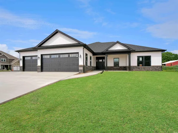 16927 Hillsong Ln, Huntertown, IN 46748