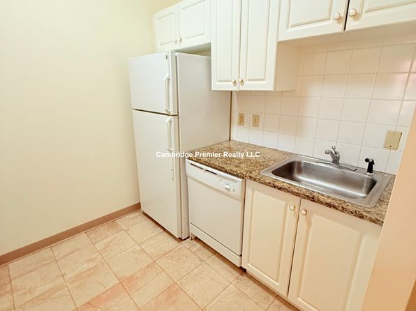 377 Highland Ave #26