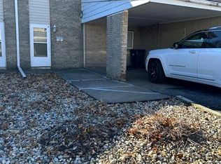 8 Florentine Ct, Pekin, IL 61554