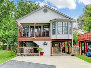 216 Queen Rd, Clear Lake Shores, TX 77565