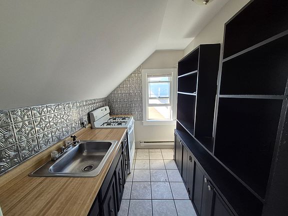 5th image of 465 Meigs St APT 6