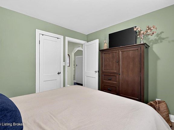5th image of 3667 Woodruff Ave