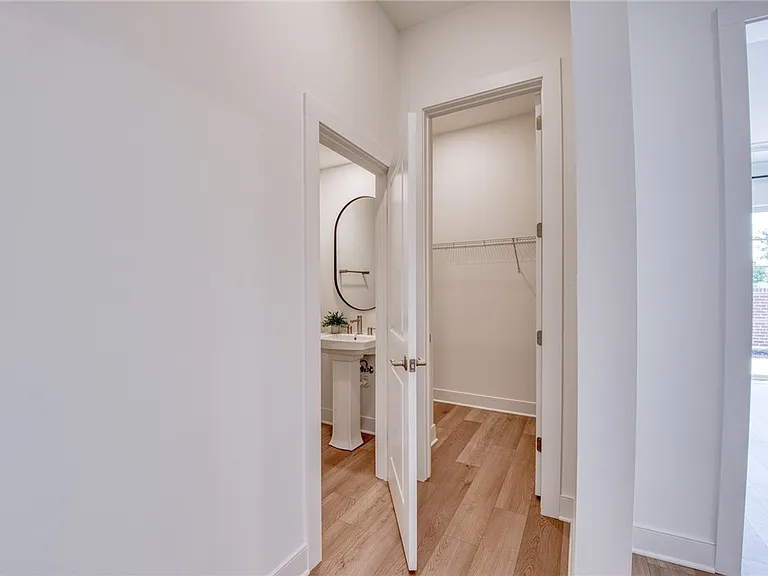 304 Highbridge Ln — Photo 14