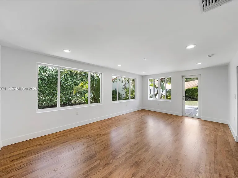 101 NW 100th St — Photo 14