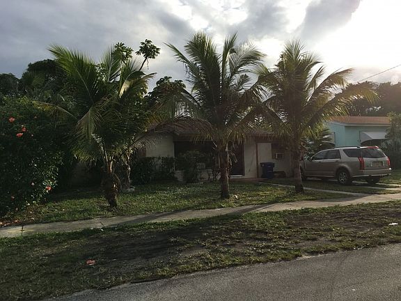 2nd image of 250 NE 170th St