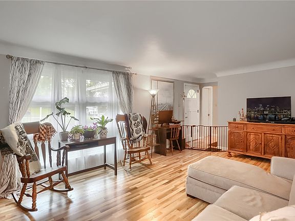 5th image of 2394 Lynnrose Dr