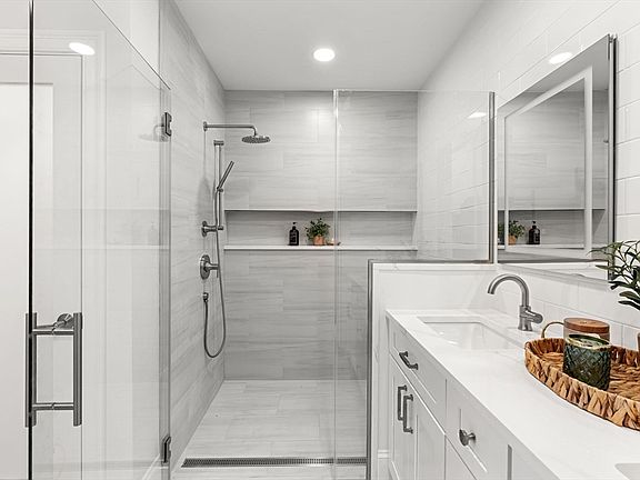 4th image of 16 Franklin St #1501