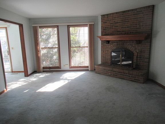 3rd image of 596 Windham Ln