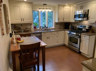 8 Louise Rd, Chestnut Hill, MA 02467