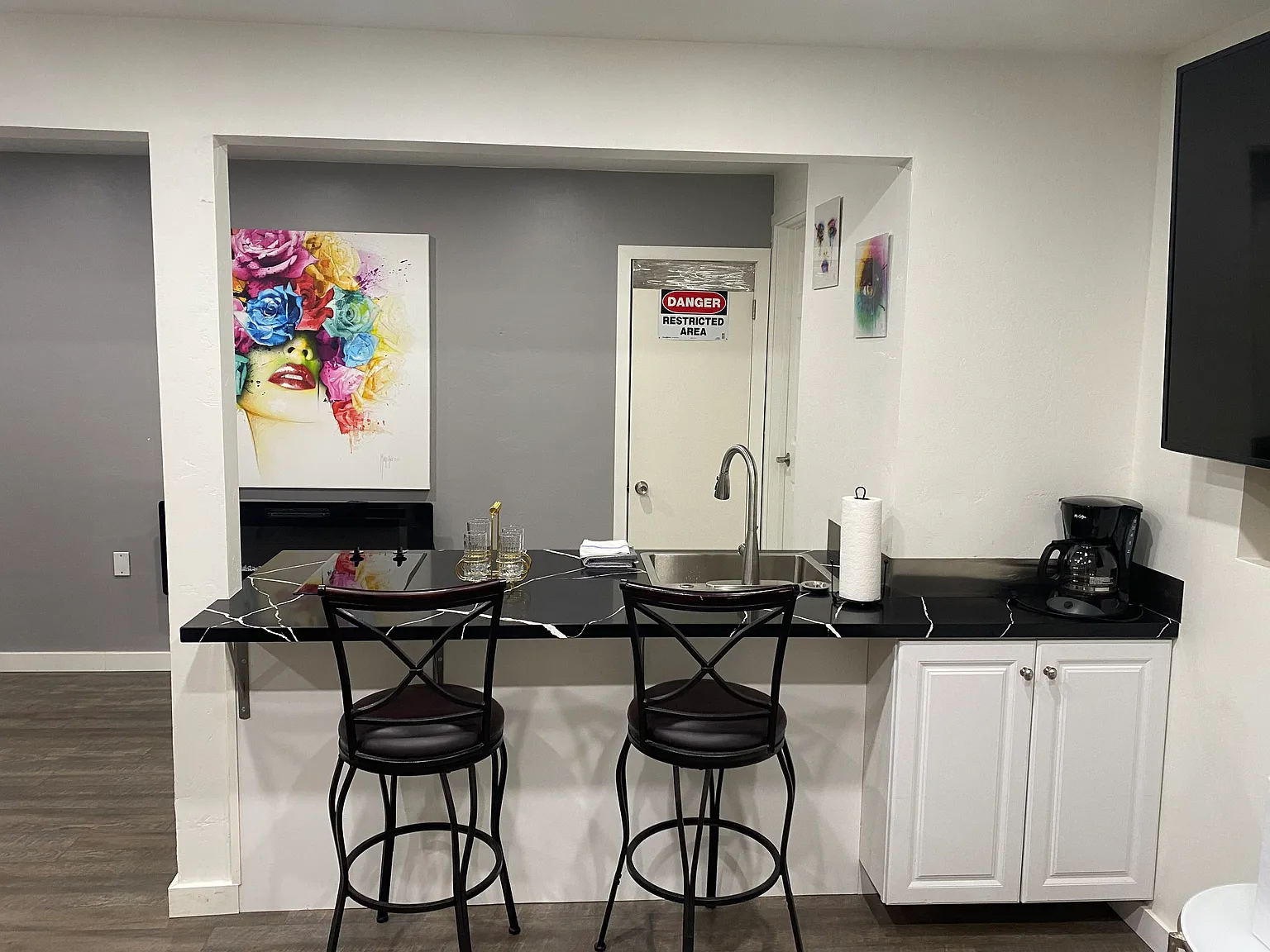 Studio, 400 sqft, $2,100 — Photo 3