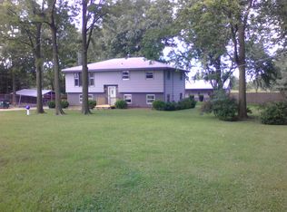 9733 Cunningham Rd, Winnebago, IL 61088