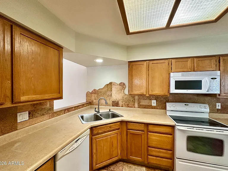 4014 E Cortez St — Photo 12