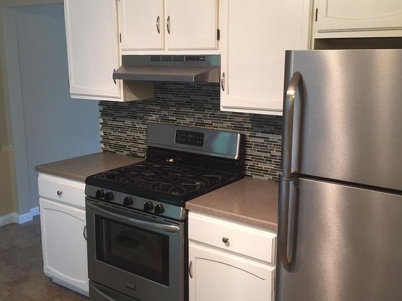 2nd image of 3755 Iona Ave