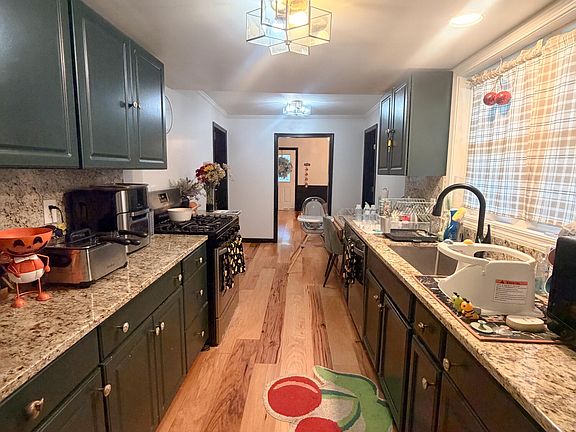 5th image of 1722 Harrison St