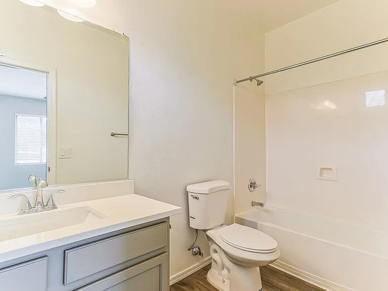 7905 S 73rd Ln — Photo 15