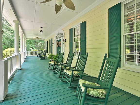 3rd image of 504 Creekside Way