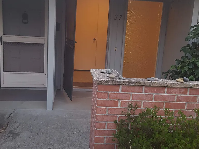 27 Woodgreen St — Photo 1