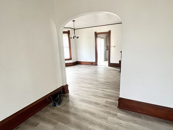 4th image of 408 Caroline St