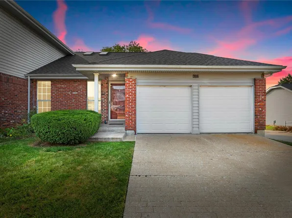 4372 Arrow Tree Dr, Saint Louis, MO 63128