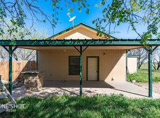 542 McCartney Ln, Tye, TX 79563