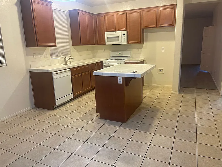 14190 Blackstone St — Photo 15