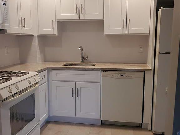 4th image of 1022 Cricket Ln