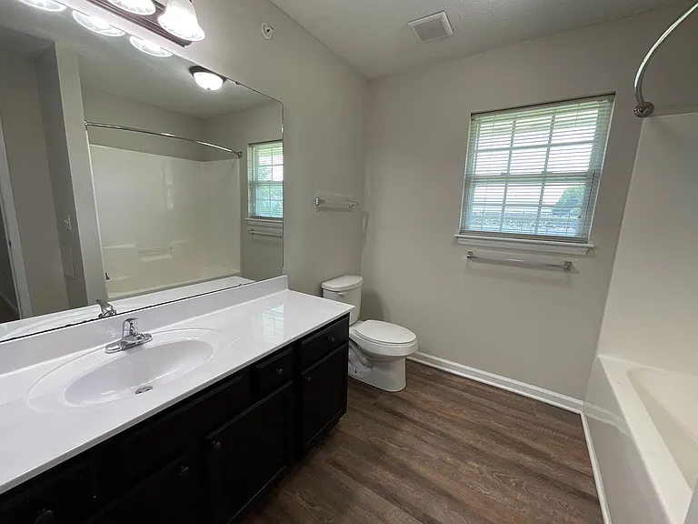Meridian Park Apartments — Photo 240