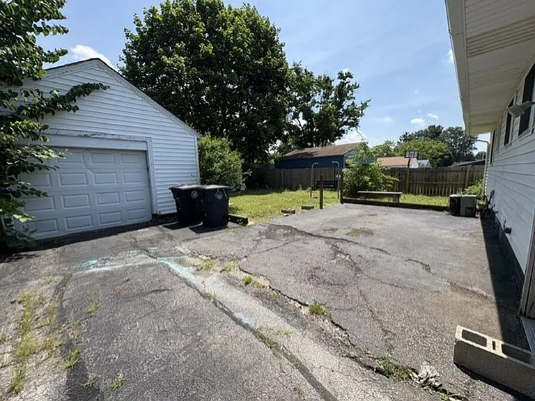 1383 Crestview Ave — Photo 2