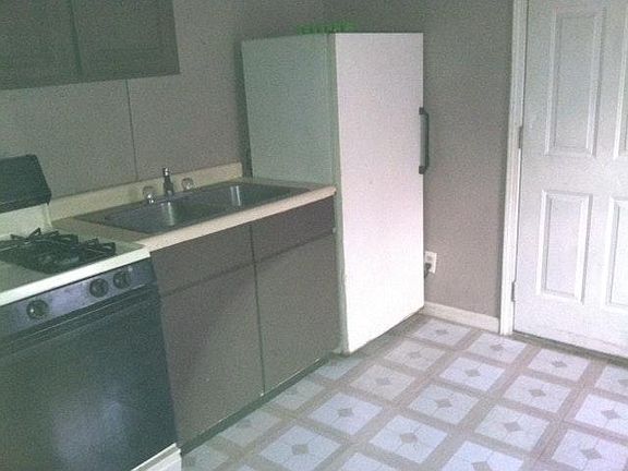 5th image of 1010 S 6th St APT 2