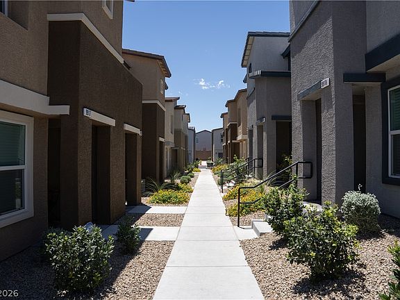 3rd image of 9918 Daffodil Hills St