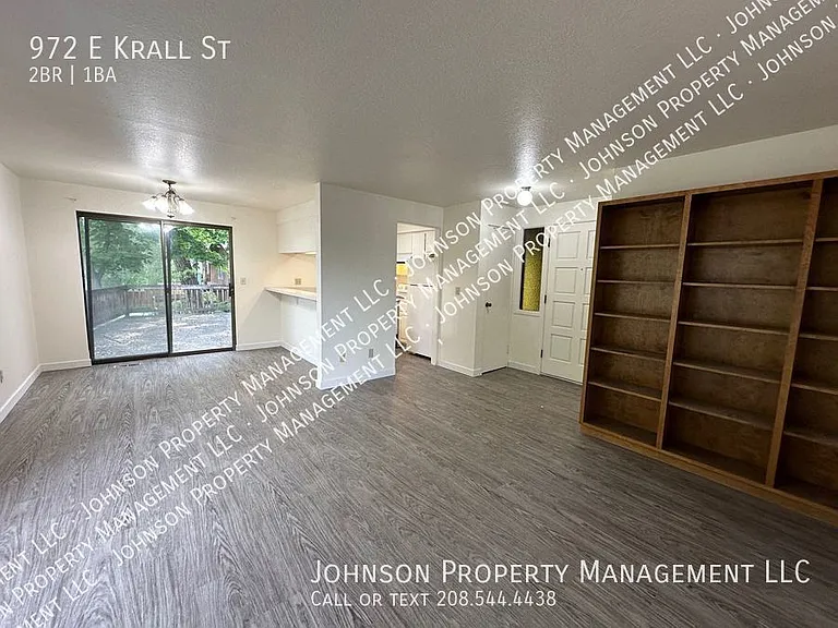 972 E Krall St — Photo 6
