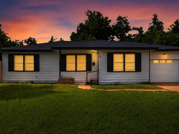 310 Nasturtium St, Lake Jackson, TX 77566