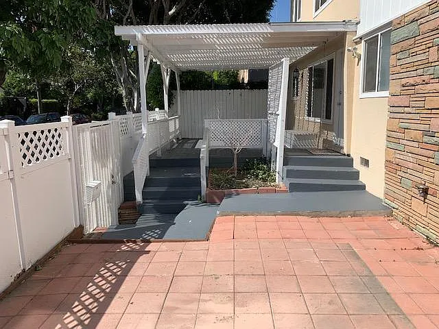 900 N Stanley Ave — Photo 8
