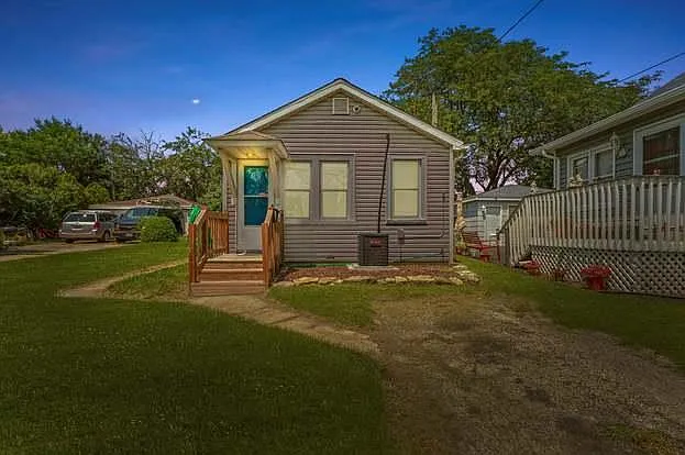 907 Oliver Ave — Photo 2