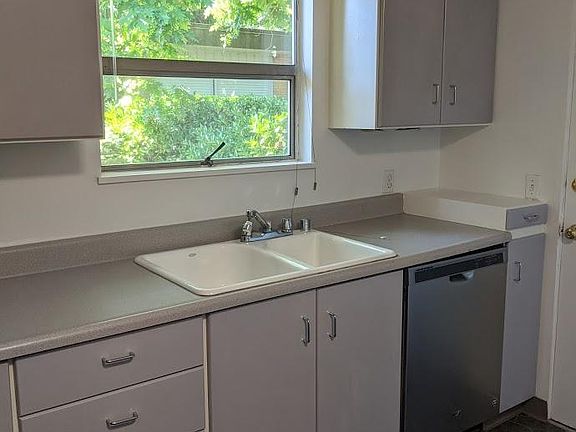 2nd image of 2621 22nd Ave W APT 1