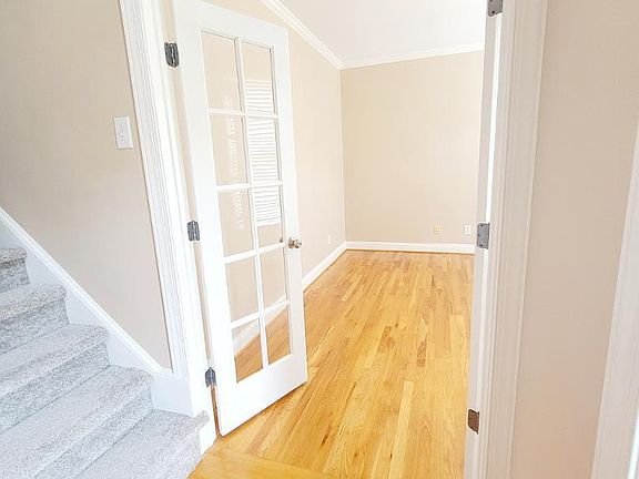 3rd image of 1217 Crozier Ct