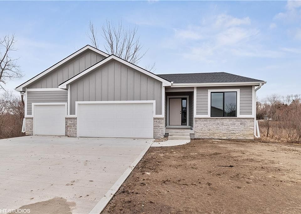 1st image of 4107 SE Primrose Dr