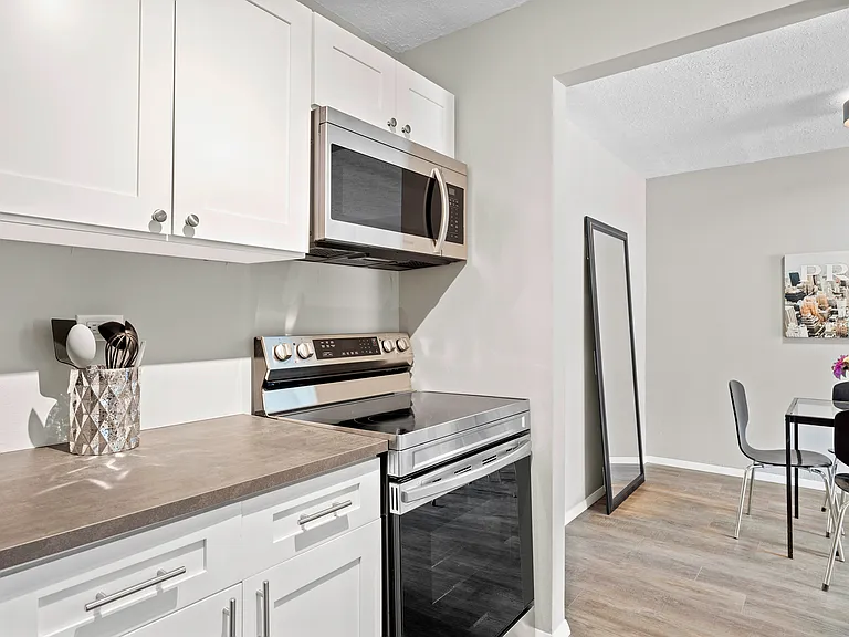 10524-10532 Clifton Blvd — Photo 43